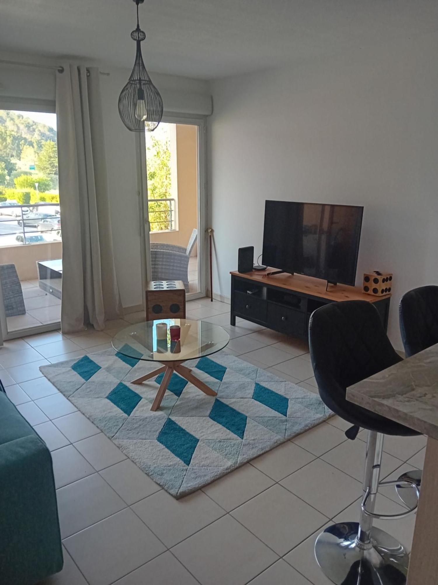 Superbe Appartement T2 Cuers Luaran gambar